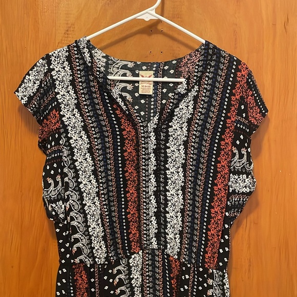 Patterned Dress - Picture 2 of 4